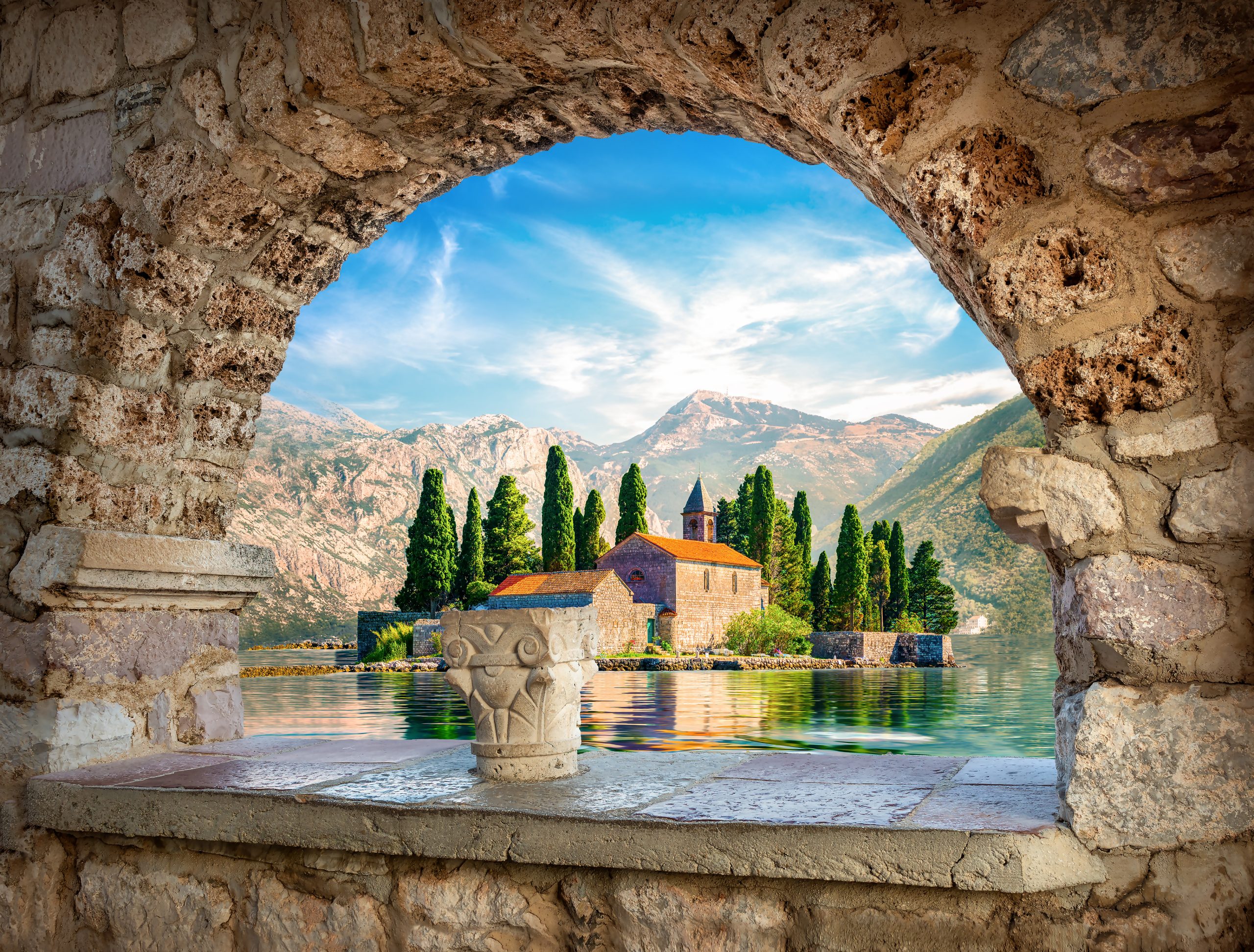 MONTENEGRO SHORT ESCAPE